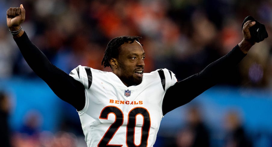 CINCINNATI, OH - DECEMBER 11: Cincinnati Bengals cornerback Eli