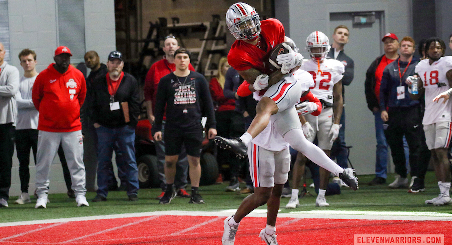 Chris Olave has insane, one-hand catch on Monday Night Football