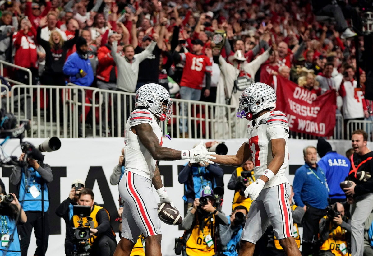 Notre Dame DB Christian Gray is still jumping up and down pointing at the guy who is going to score the touchdown on this play