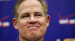 Les Miles is having a bad week.