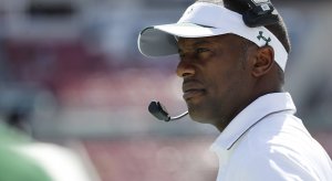 Oregon hires South Florida coach Willie Taggart as its next football coach.