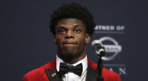 Lamar Jackson becomes Louisville's first-ever Heisman Trophy Winner