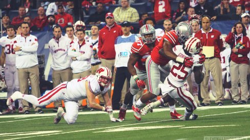 raekwon mcmillan puts melvin gordon into the turf