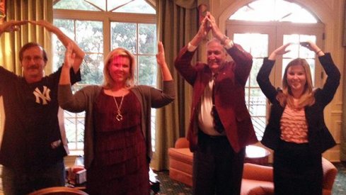 Former Alabama football coach Gene Stallings does O-H-I-O