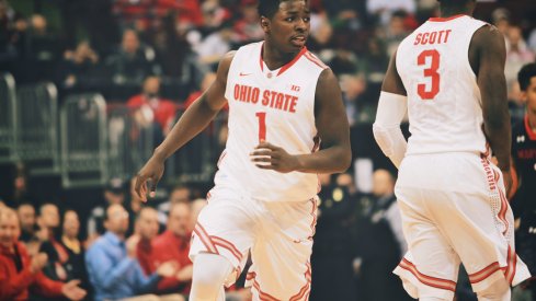 Jae'Sean Tate scores a bucket.