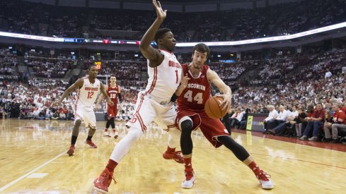 Frank Kaminsky posts up Jae'Sean Tate