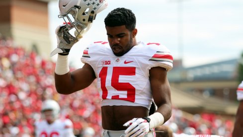 Ezekiel Elliott tips his helmet