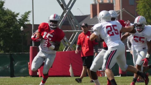 Ezekiel Elliott gets a corner at Ohio State's practice on Wednesday, 8/19.