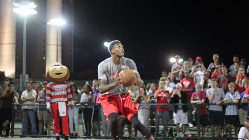 David Bell going up for the dunk.