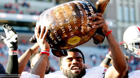 Ezekiel Elliott sings Carmen Ohio