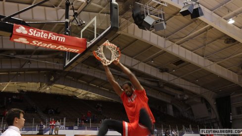 Daniel Giddens dunks in pregame warmups for Ohio State.