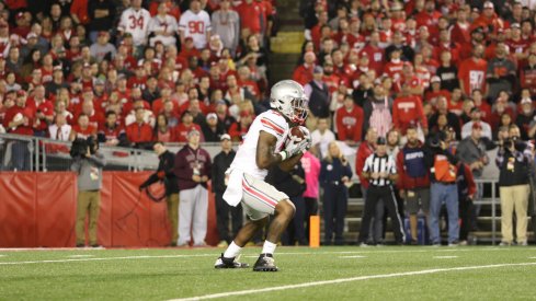 Dontre Wilson fields a punt against Wisconsin. 