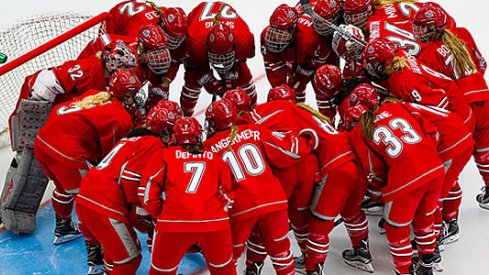 The Ohio State women's hockey Buckeyes huddle up during warm-ups. 