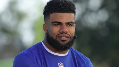 Ezekiel Elliott exposes a woman's breast.