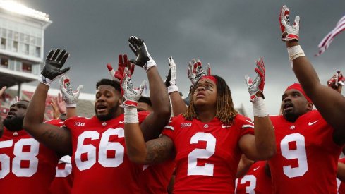 Ohio State players sing Carmen Ohio after beating Oregon State