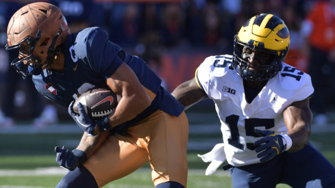 Illinois wide receiver Pat Bryant running away from Michigan linebacker Ernest Hausmann