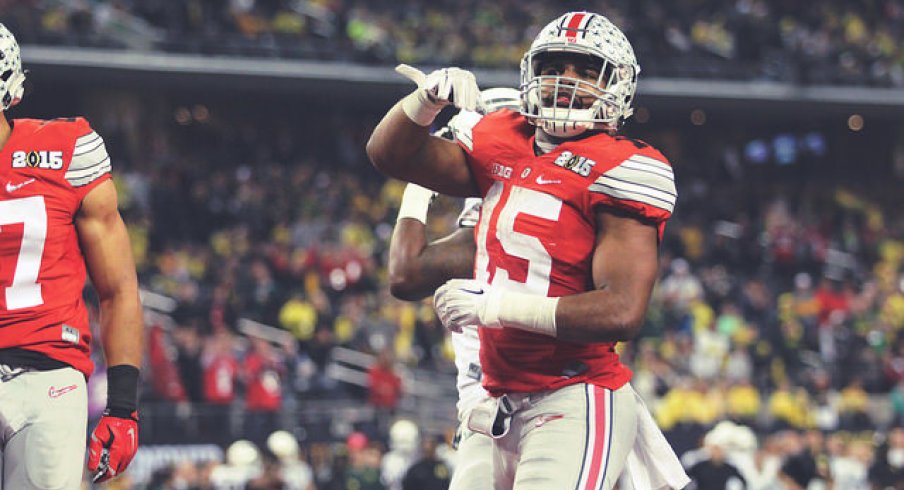 Bold Strategy: Ezekiel Elliott Says He's Wearing a St. Louis Cardinals Hat  to Tomorrow's Reds Game