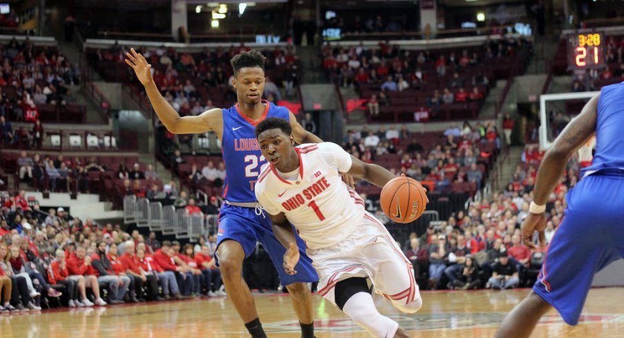 Jae'Sean Tate drives down the lane. 