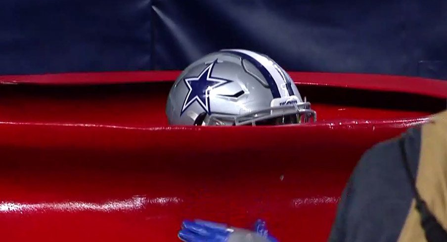 Video: Ezekiel Elliott Leaps Into Salvation Army Bucket After Scoring ...