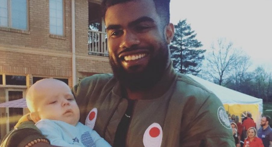 Photo: Ezekiel Elliott Holds Urban Meyer's Grandson Before the Ohio State  Spring Game