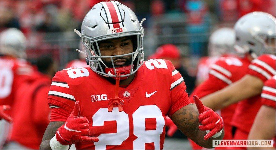 Ohio State Buckeyes running back Miyan Williams makes a catch