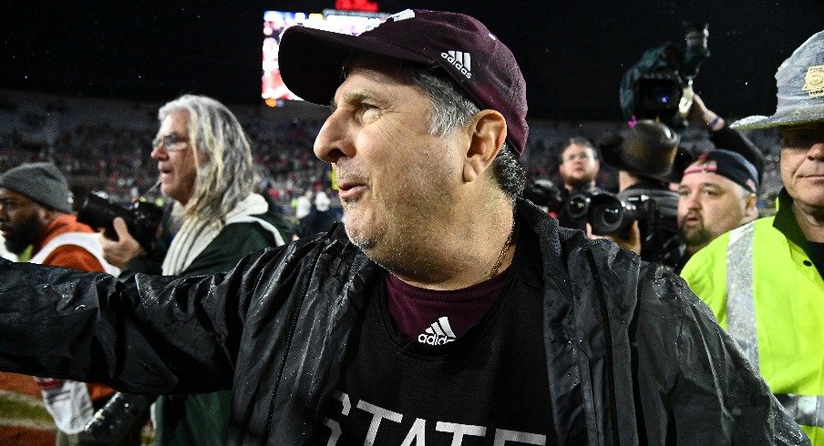 Mississippi State Coach and Air Raid Enthusiast Mike Leach Dies at 61 Years  Old | Eleven Warriors