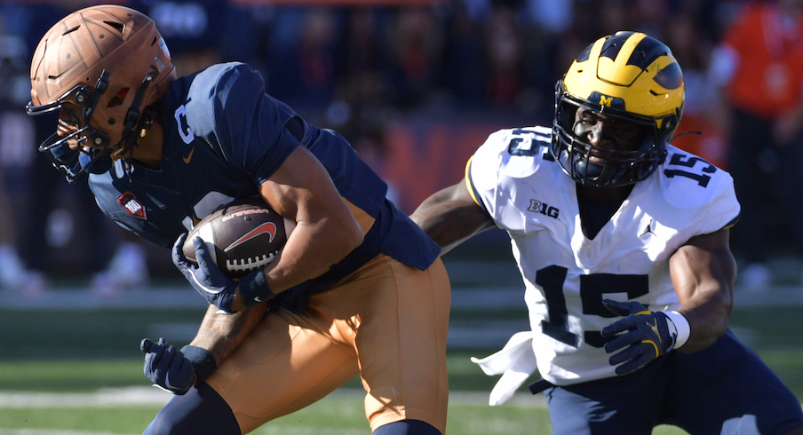 Illinois wide receiver Pat Bryant running away from Michigan linebacker Ernest Hausmann